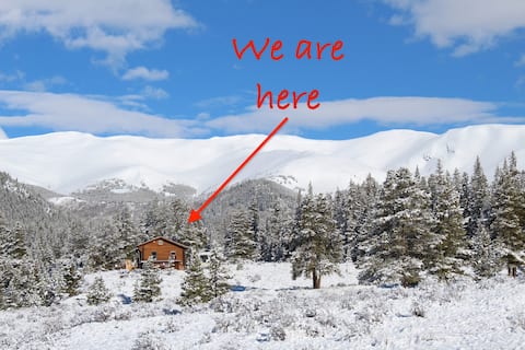 Creekside Como cabin, offgrid, with amazing views!
