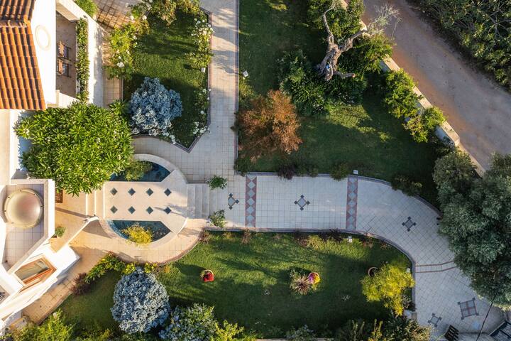 Nature’s Haven: Heated Pool, Fruitful Garden, BBQ! gallery image 5