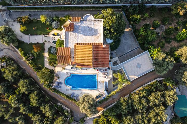 Nature’s Haven: Heated Pool, Fruitful Garden, BBQ! gallery image 3