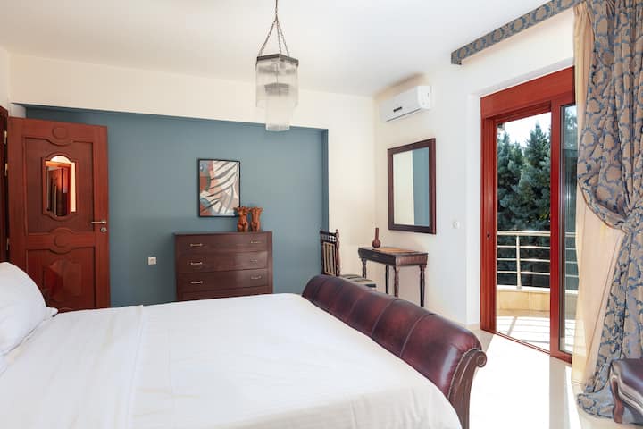 Მთავარი საძინებელი საგარდერობო ოთახით, სააბაზანოთი და ვერანდით!