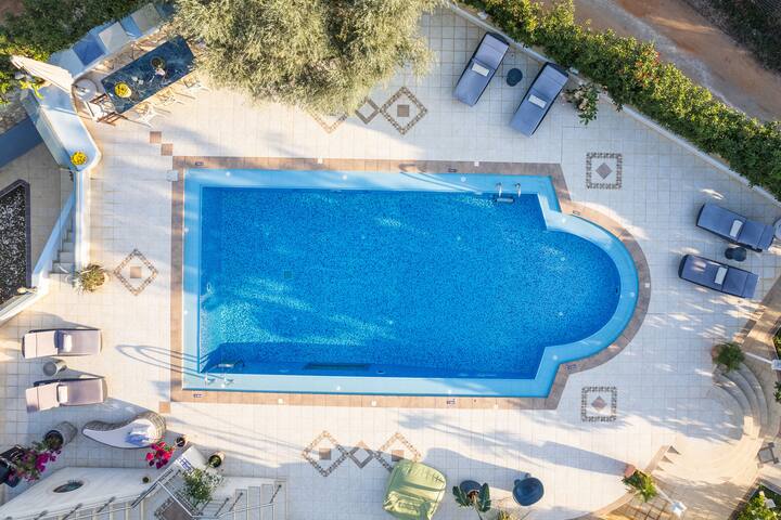 Nature’s Haven: Heated Pool, Fruitful Garden, BBQ! gallery image 4