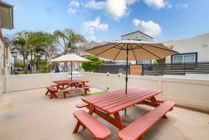 Spacious Beach Bungalow F-1 gallery image 2