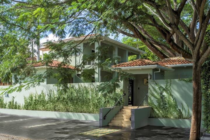 Casa Leona Tamarindo: Colonial Home (Sleeps 10)