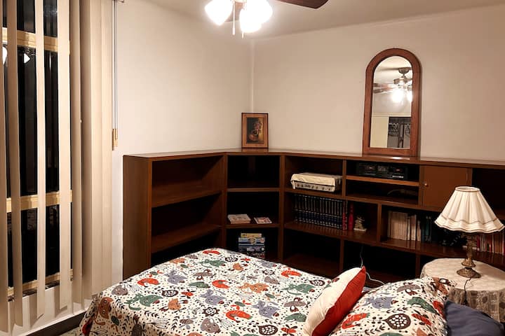 Image of bedroom number three with one single bed at the house in Puebla.
- - -
Picture of bedroom number three with a single bed of the house in Puebla.