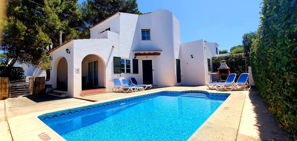 VILLA PRIVADA CON PISCINA Y WIFI. 100M DE LA PLAYA