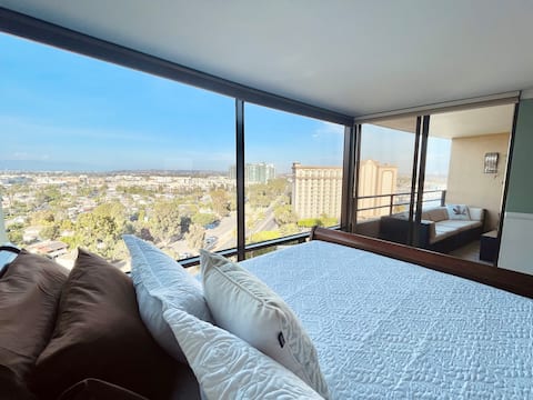Successful Airbnb property: Epic LA views on the Marina - 6.8 miles to SoFi ! in Marina Del Rey