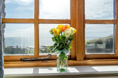 Cosy cottage on the edge of Portwrinkle beach