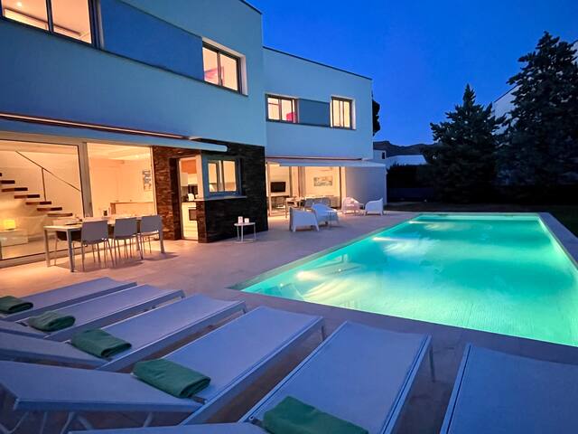 Villa Casanovas 12/13 people gallery image 3