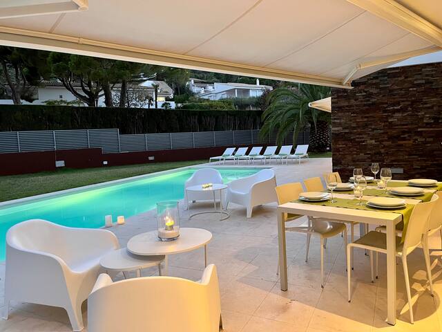 Villa Casanovas 12/13 people gallery image 4