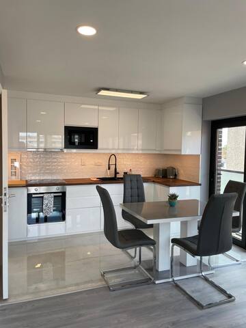 Central with a fantastic view of Henrietta St.