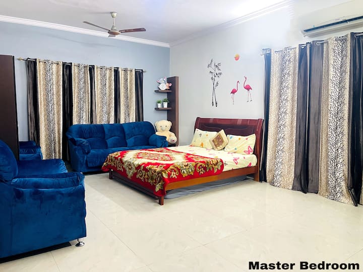 غرفة النوم الرئيسية 