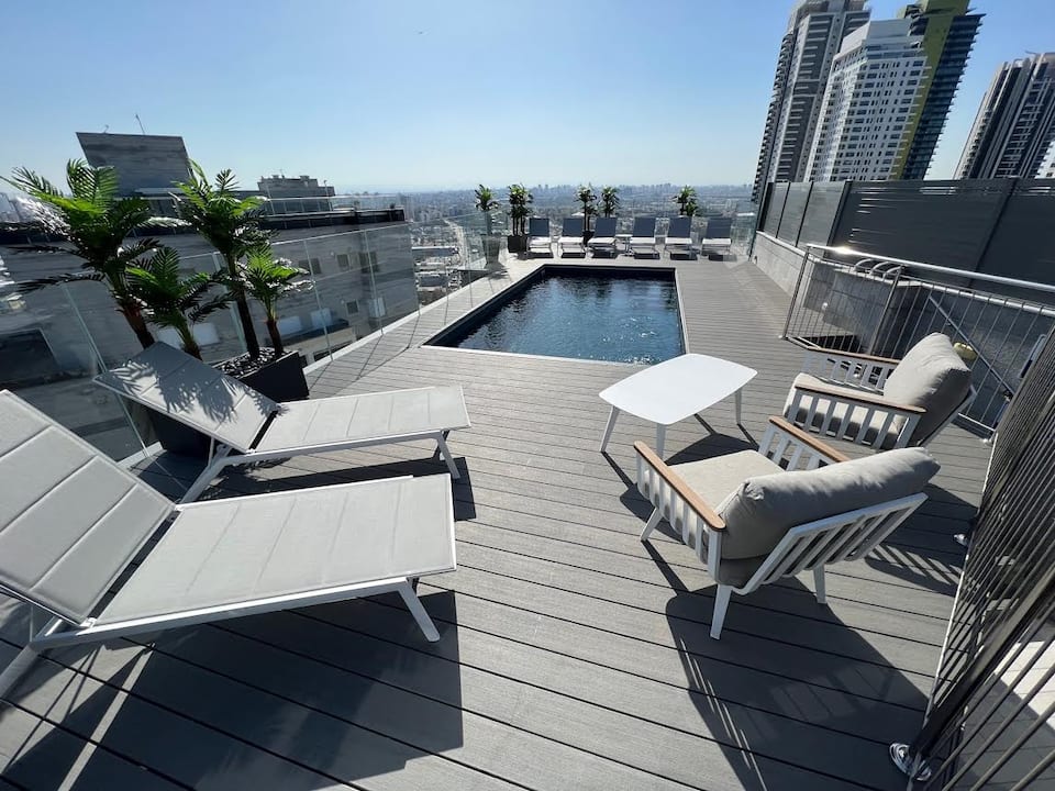Top-earning Airbnb listing in Bat Yam, 5 bedrooms