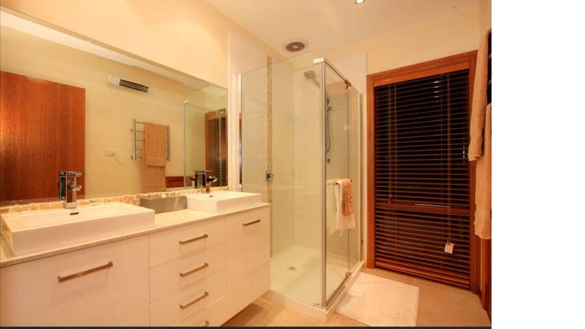 sweet bay retreat gallery image 4