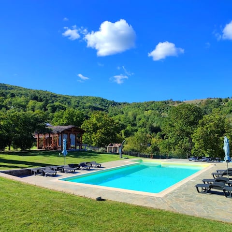 Country house with private pool (2 villas, 10 pax)