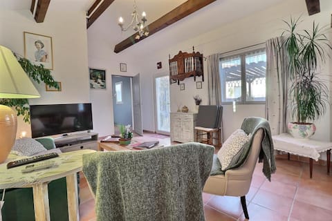 Popular Airbnb listing: House with hot tub and (POOL in 2022) in Saintes Maries De La Mer