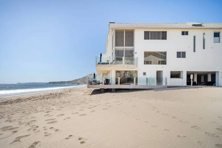 Oceanfront Retreat – Perfect for Family Reunions gallery image 4