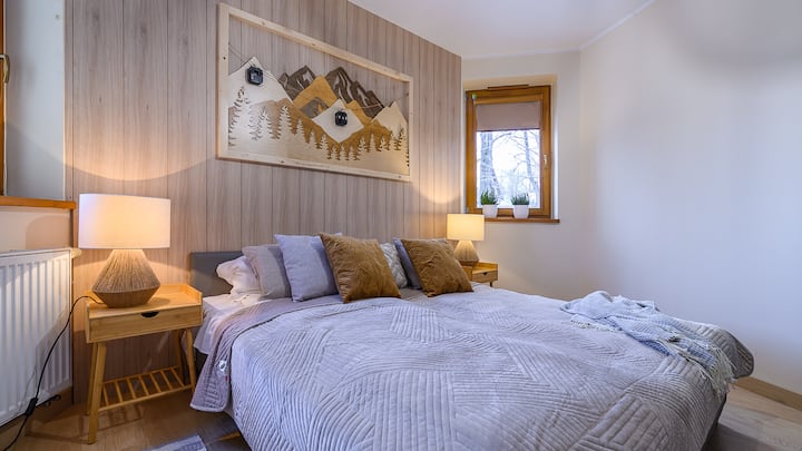 غرفة نوم بسرير مزدوج