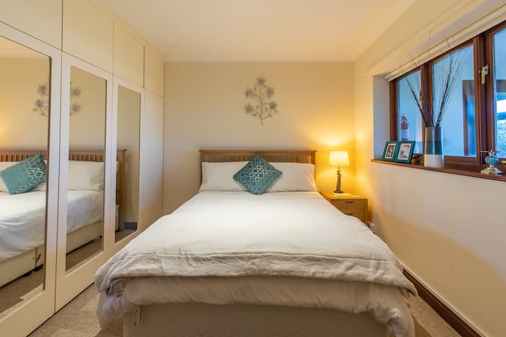 ห้องนอน 2 (Bedroom 2)