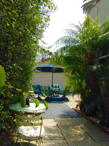 Clean Oasis/Private Pool/COUPLE OR SINGLE FAM ONLY