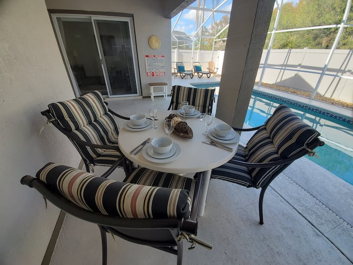 Hidden Treasure -Beautiful Pool Home - Sleeps 6