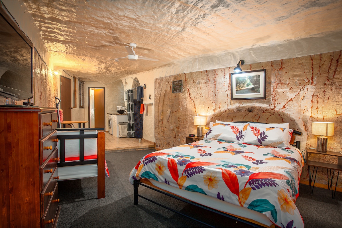 Dinky Di's Dugout 広々とした2ベッドルームの地下ホーム - 借りられる