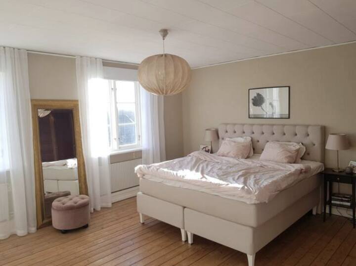 Chumba cha kulala cha Master, kitanda cha ukubwa wa king