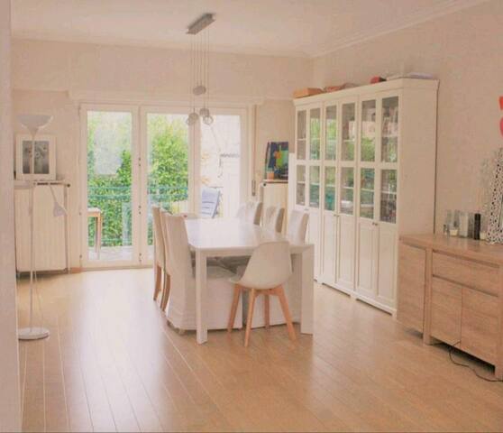 6 Bedr, Air-co, Family Home, 10 min to center gallery image 2