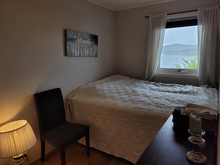 חדר שינה 1 לשני אנשים. אפשרי גם עם מיטת תינוק.