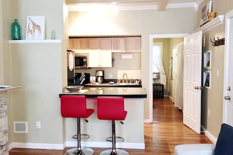 S End/B Bay border! Copley Location- Perfect 1 Br