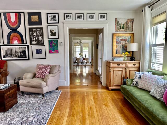 My Inviting East Side Center Hall Colonial gallery image 3