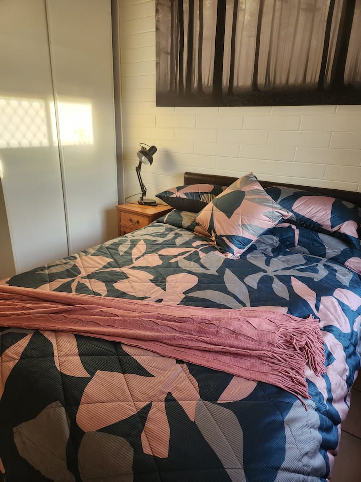 2 საძინებელი ორადგილიანი საწოლი 