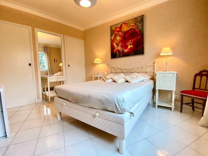 Chambre 1 - Bedroom 1