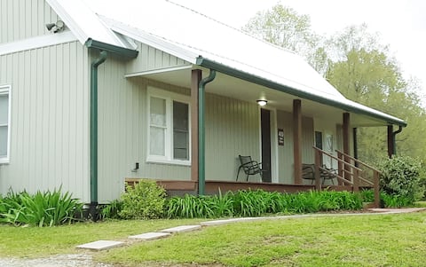 Spacious and Private Guesthouse in the Country
