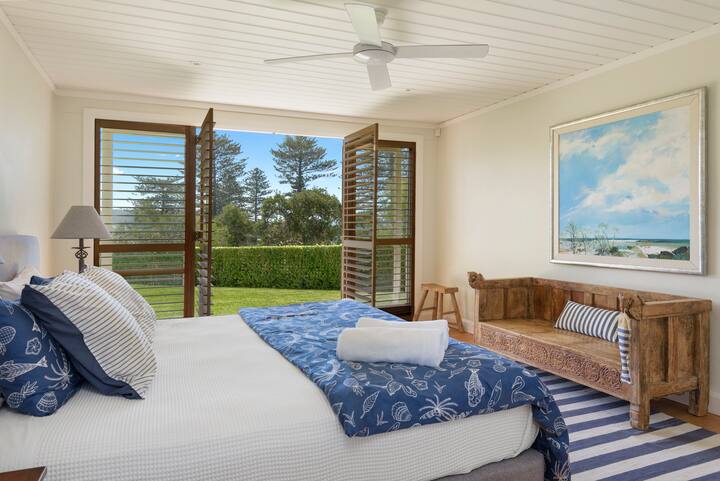 4th bedroom. These are usually set as singles.
Beds can be joined to make a king at extra charge.