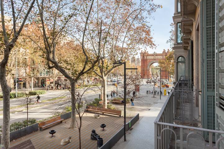 Huge Modernist Apartment Arc de Triomf. gallery image 2
