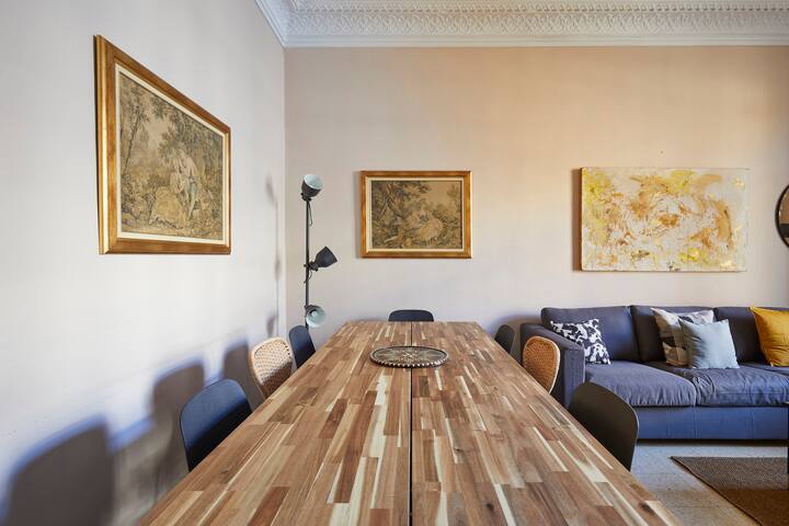 Huge Modernist Apartment Arc de Triomf. gallery image 3