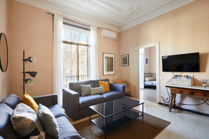Huge Modernist Apartment Arc de Triomf. gallery image 5