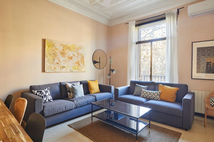 Huge Modernist Apartment Arc de Triomf. gallery image 4