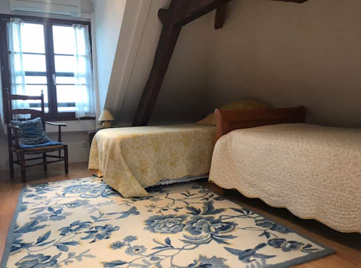 cama en 2 configuraciones individuales