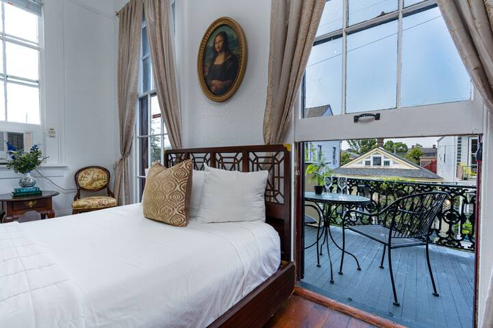 Charming 2BD | Balcony & Steps to Royal St.