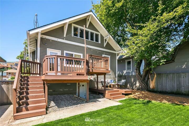 Craftsman-2900sf. 92 walkscore parking, 1gb, AC gallery image 3