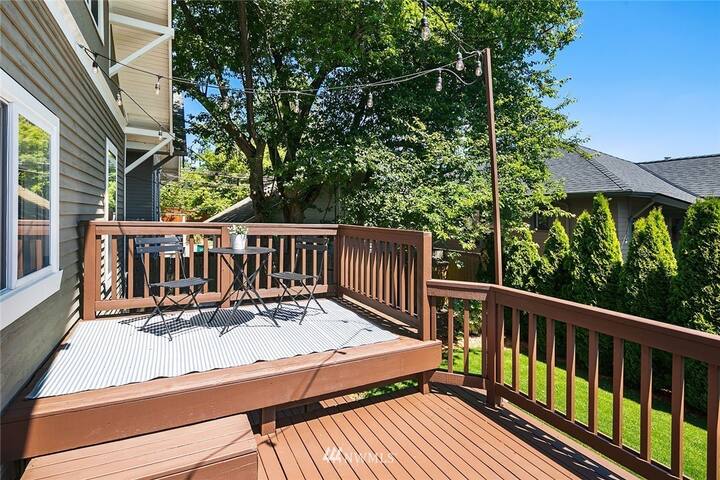 Craftsman-2900sf. 92 walkscore parking, 1gb, AC gallery image 5