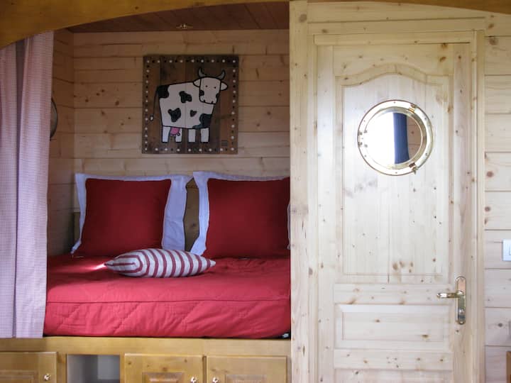 מיטת הגומחה של הקרוואן הנעים שלנו