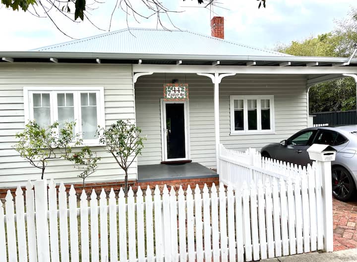 Entire Beautiful Character Home - Woodbridge