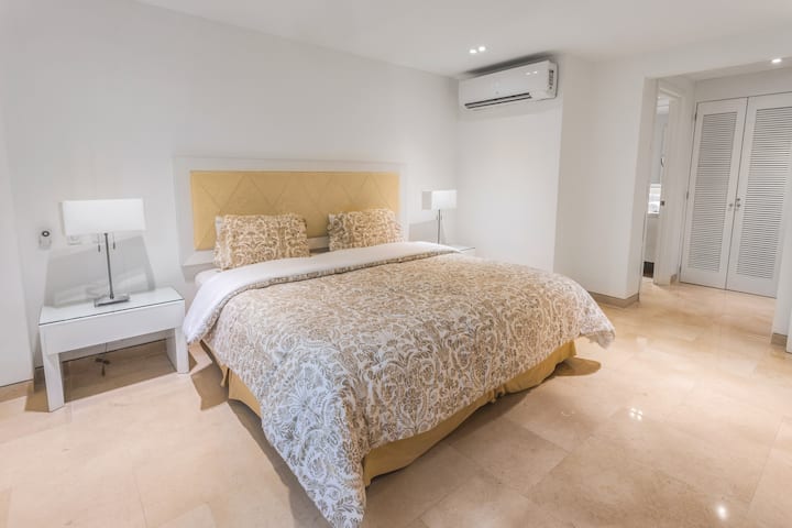 Dormitorio principal (cama tamaño king)