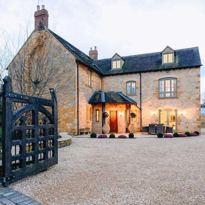 The Laurels Cotswold / Hot tub / Enclosed garden in Draycott, England