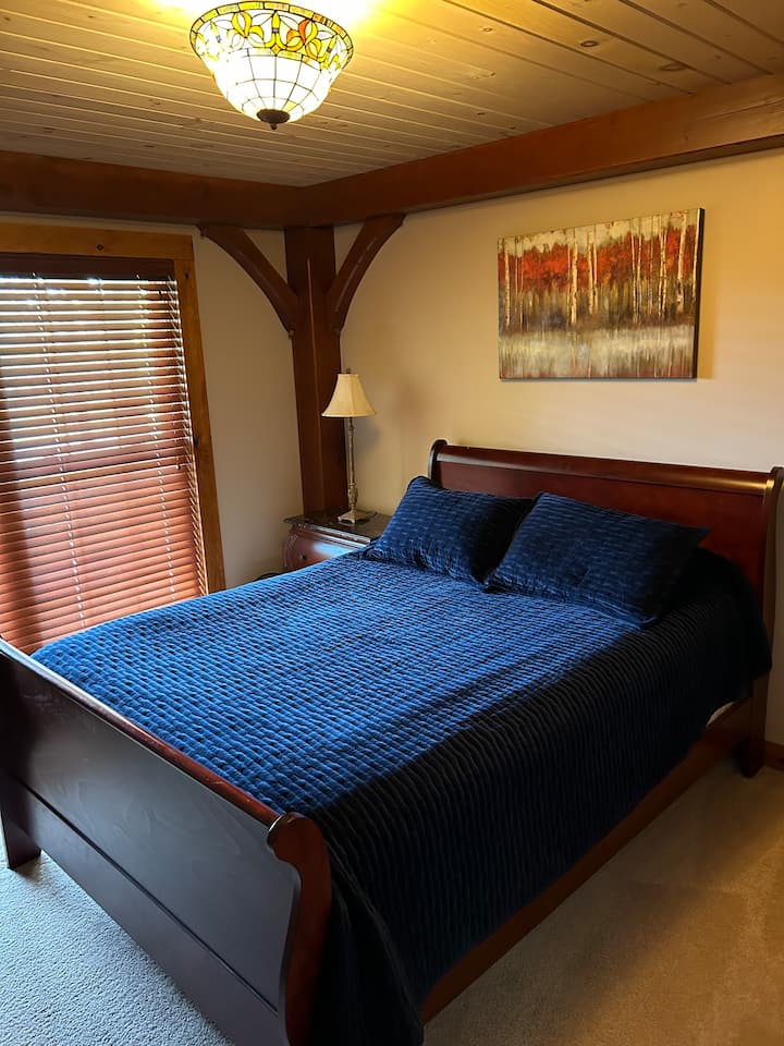 2do dormitorio con cama queen