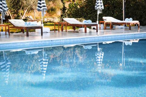 Villa Yanko, heated pool, spectacular sea views