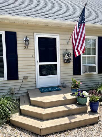 Spacious Cape–Walk to the beach! gallery image 3