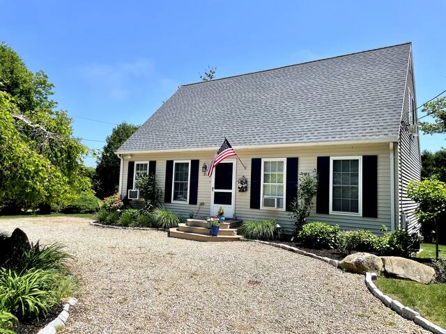 Spacious Cape–Walk to the beach! gallery image 2